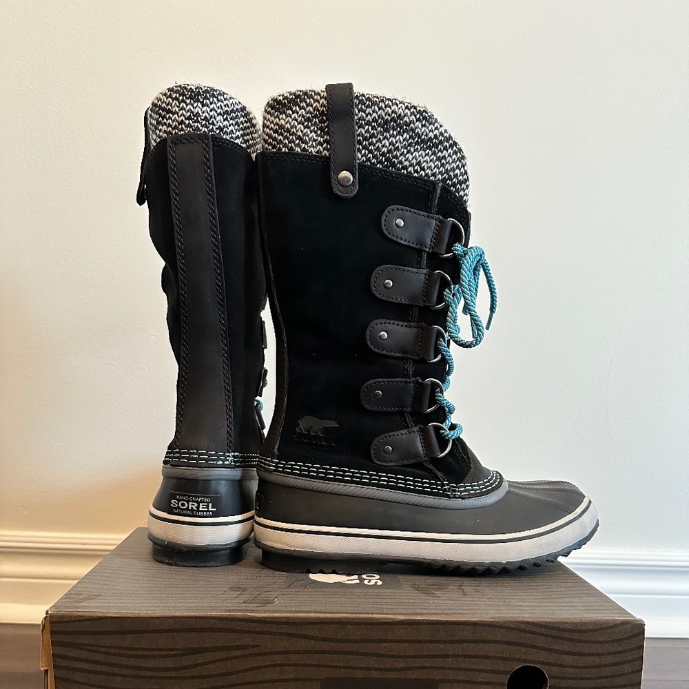 Sorel Joan of Arctic Knit Boots w/box